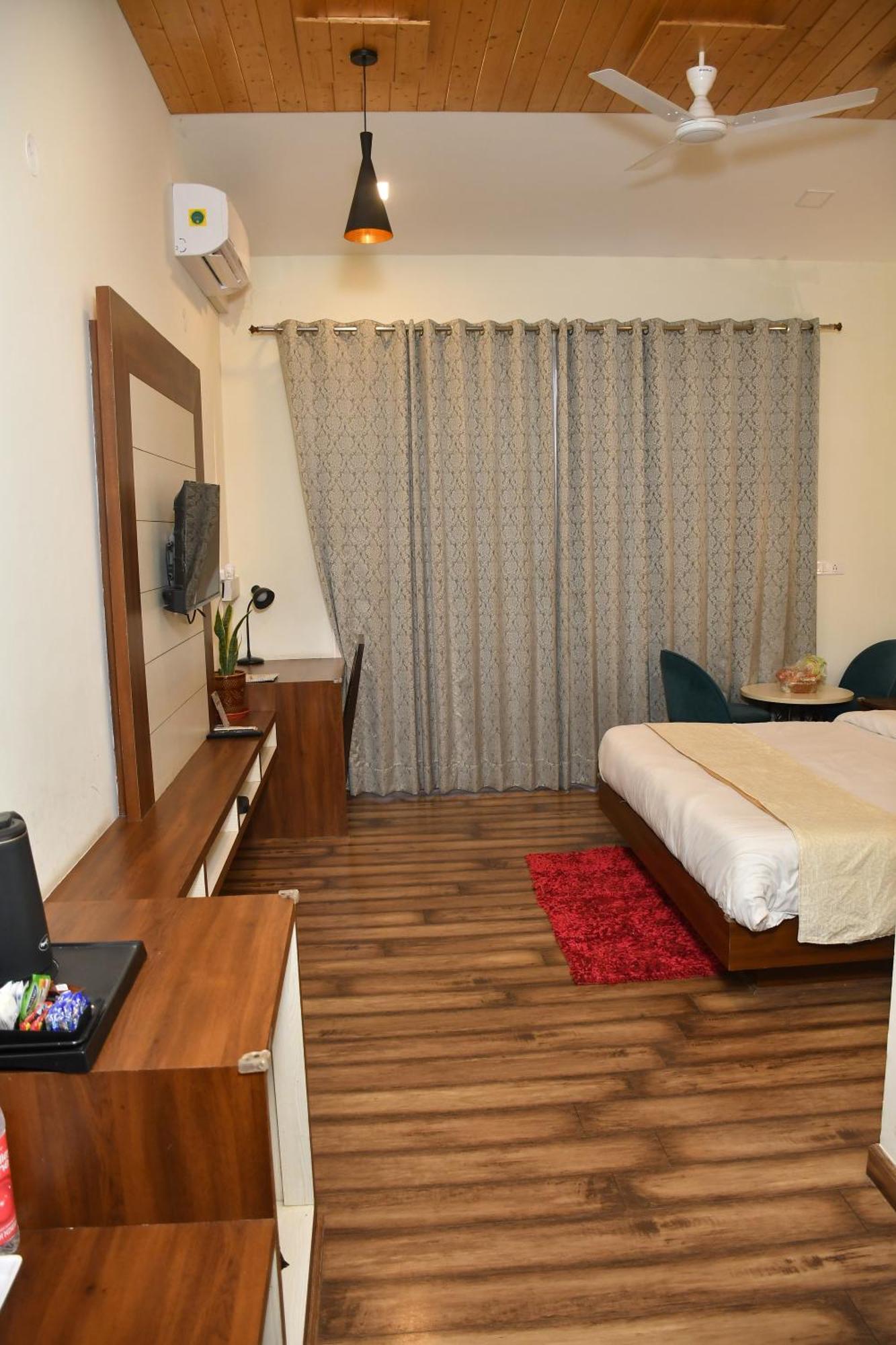 Hotel Le Halcyon , Kasauli Солан Экстерьер фото